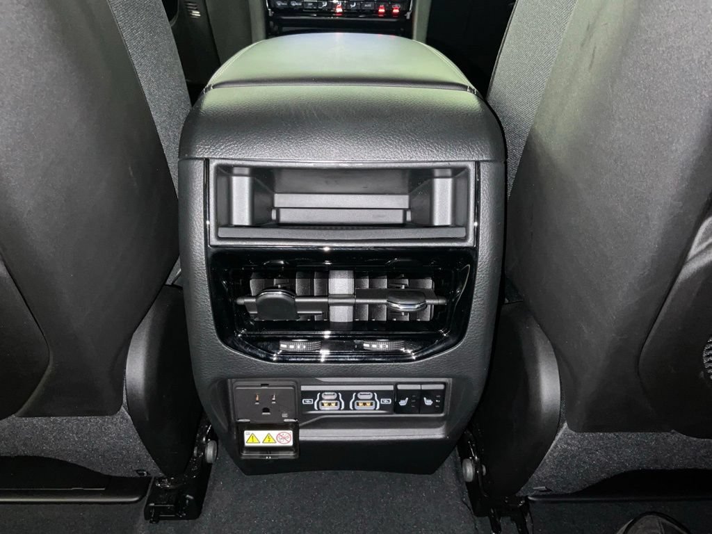 Used 2024 Jeep Grand Cherokee Limited w/ Black Appearance Package AWD/4WD image 17