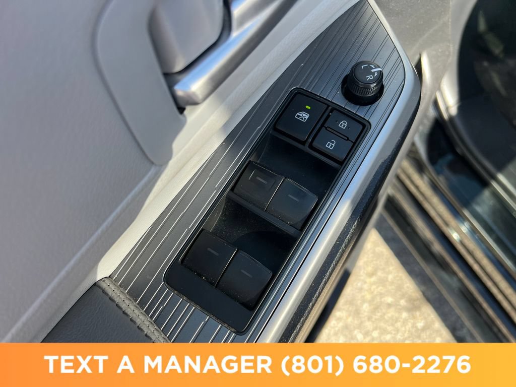 Used 2025 Toyota Sienna XLE w/ XLE Plus Package FWD image 15
