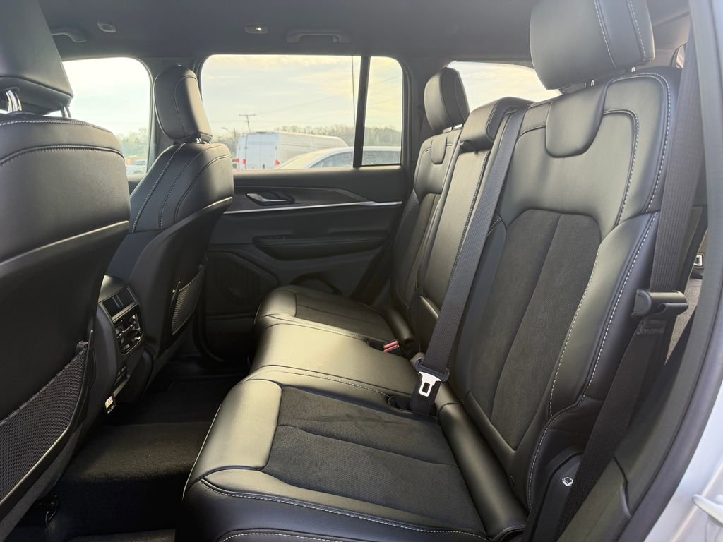 New 2026 Jeep Grand Cherokee Altitude AWD/4WD image 34