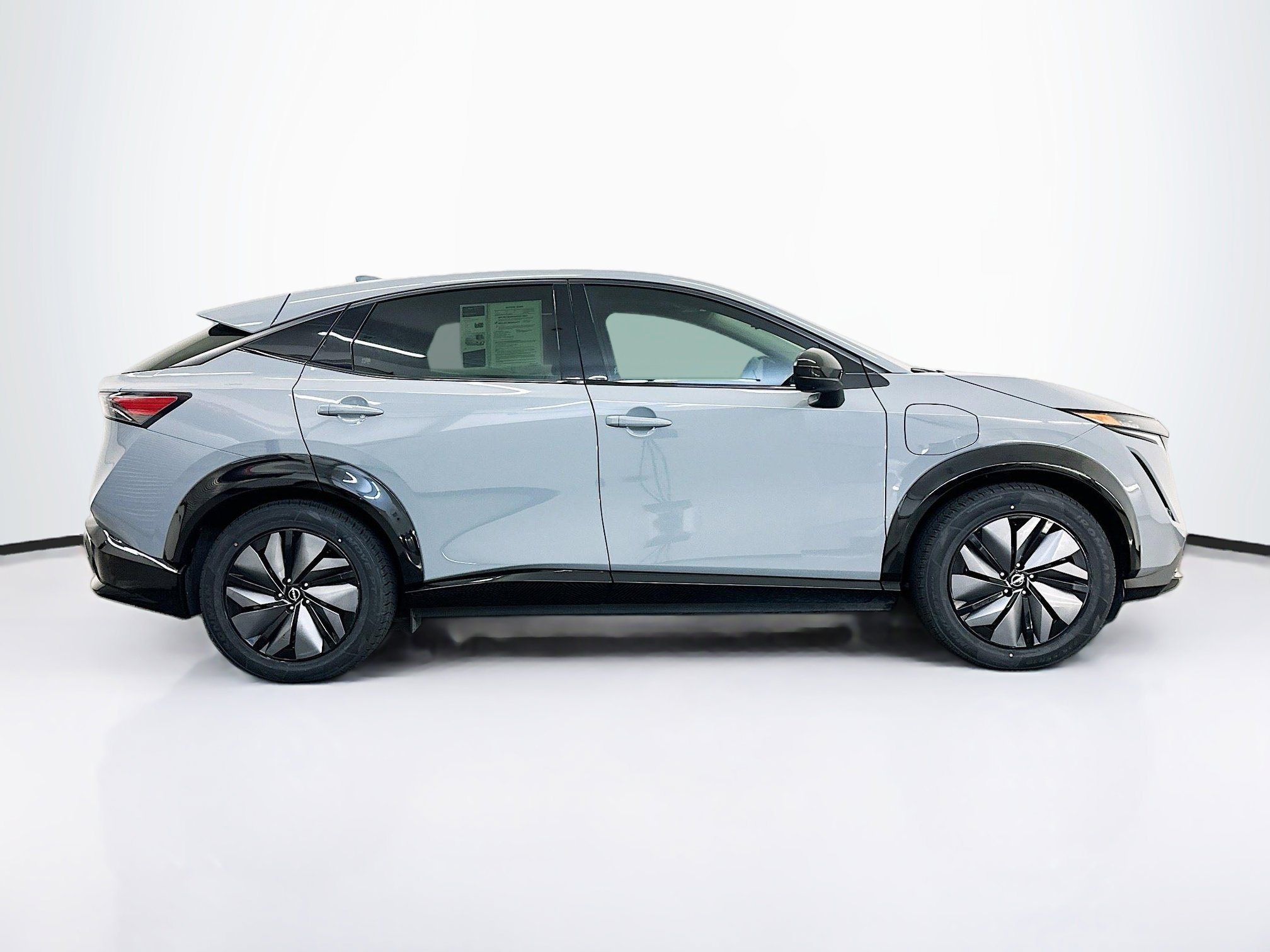 Used 2023 Nissan Ariya AWD image 10