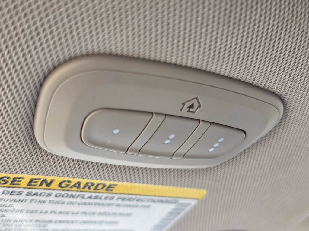 Used 2023 Chrysler Pacifica Limited FWD image 29