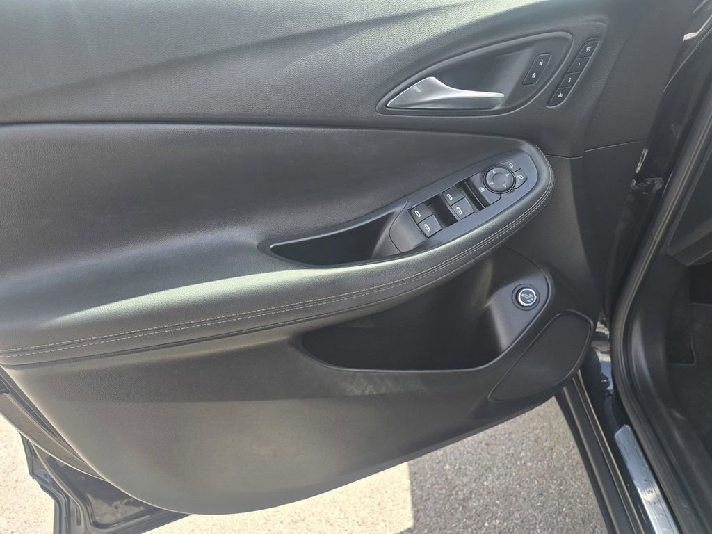 Used 2023 Buick Encore GX Essence w/ Experience Buick Package FWD image 21