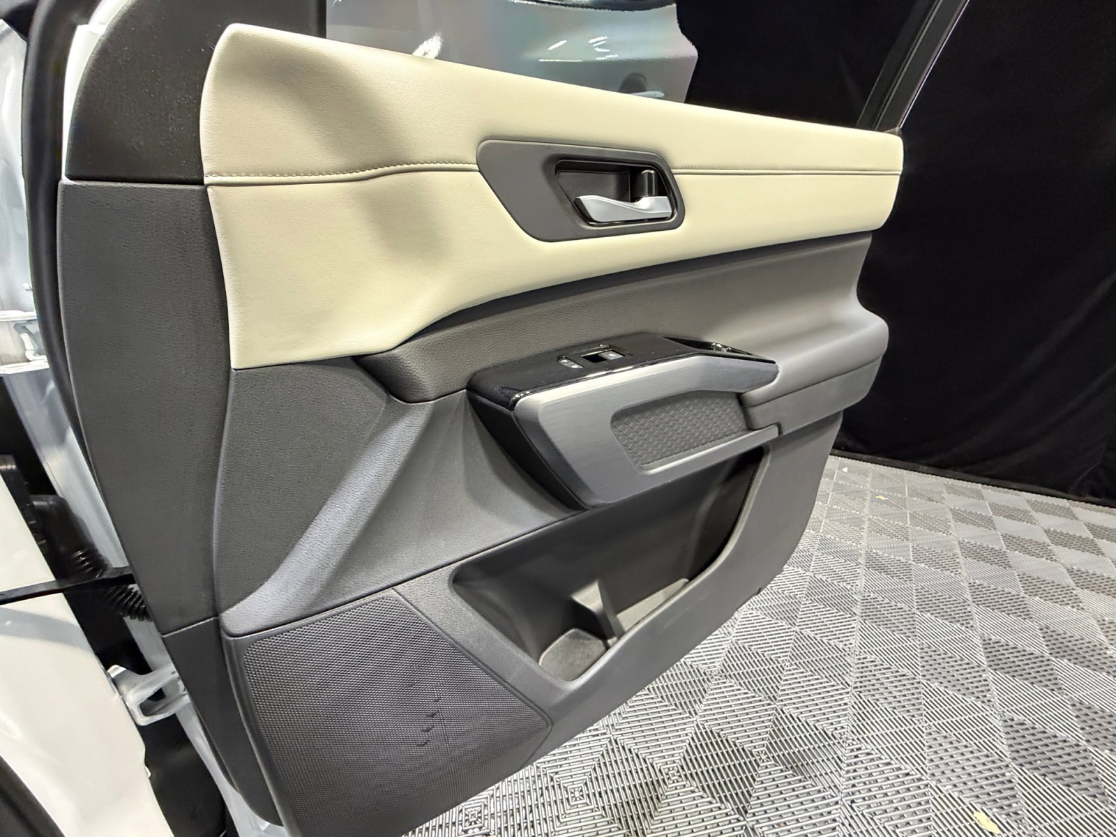 New 2026 Nissan Pathfinder SL image 16