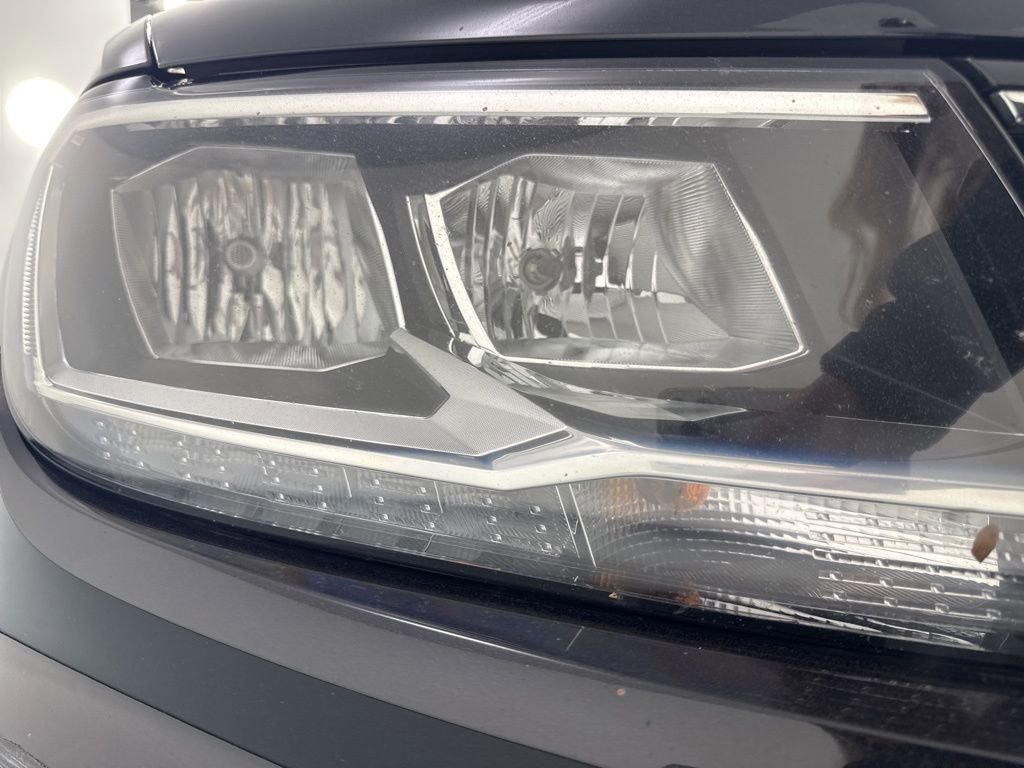 Used 2019 Volkswagen Tiguan SE w/ Panoramic Sunroof Package image 9