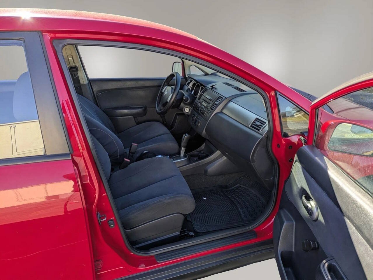 Used 2008 Nissan Versa 1.8 S FWD image 29