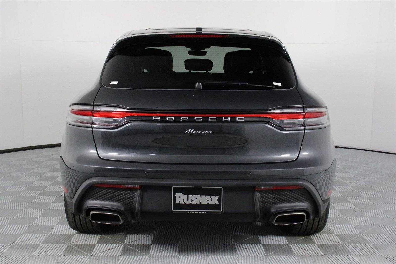 Used 2025 Porsche Macan image 6