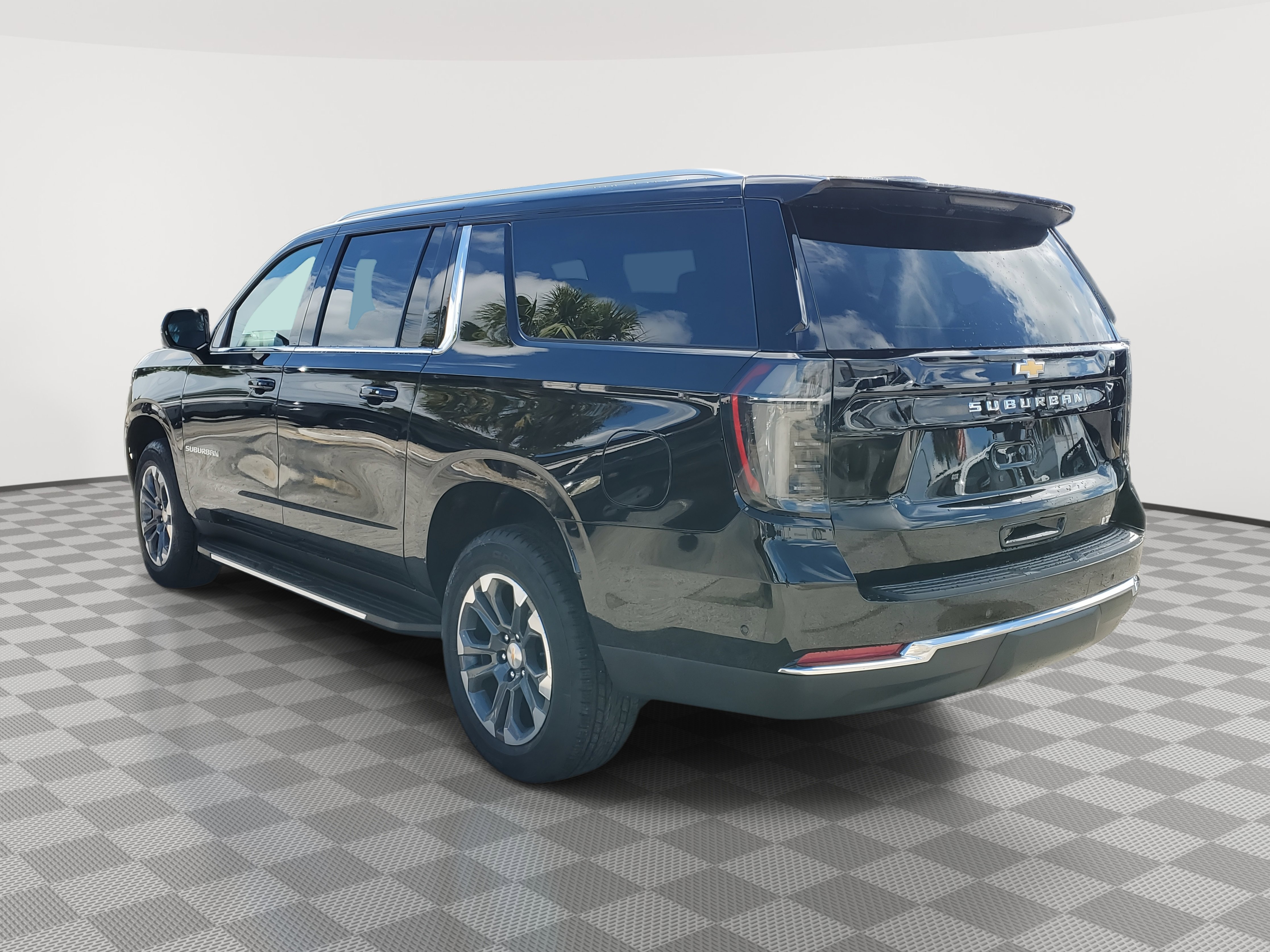 New 2026 Chevrolet Suburban LT image 3