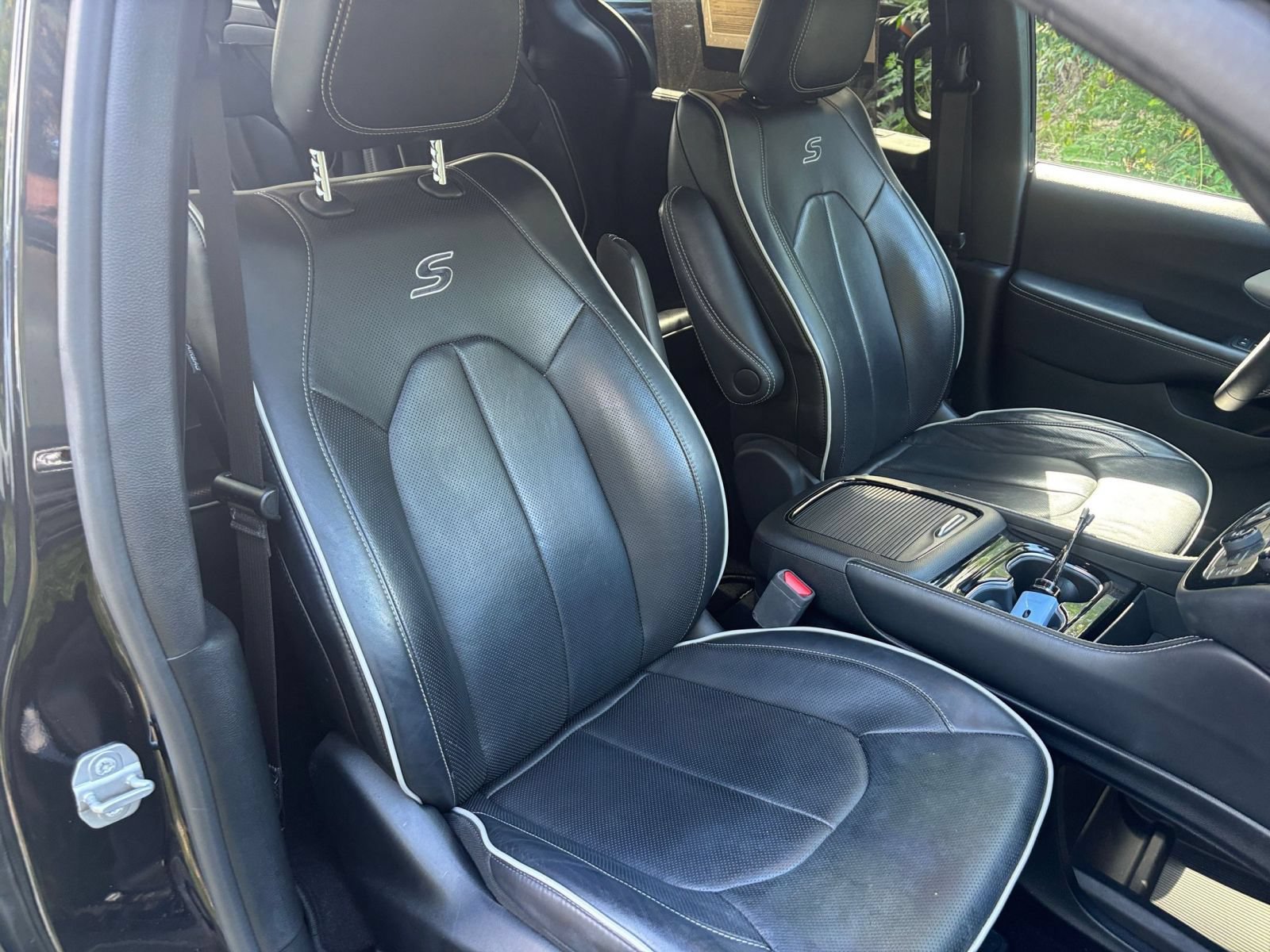 Used 2025 Chrysler Pacifica Limited FWD image 40