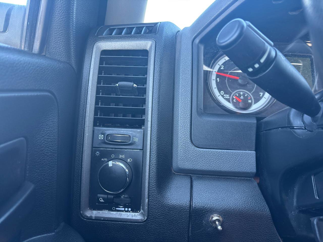 Used 2018 RAM 1500 ST w/ SXT Appearance Group image 30