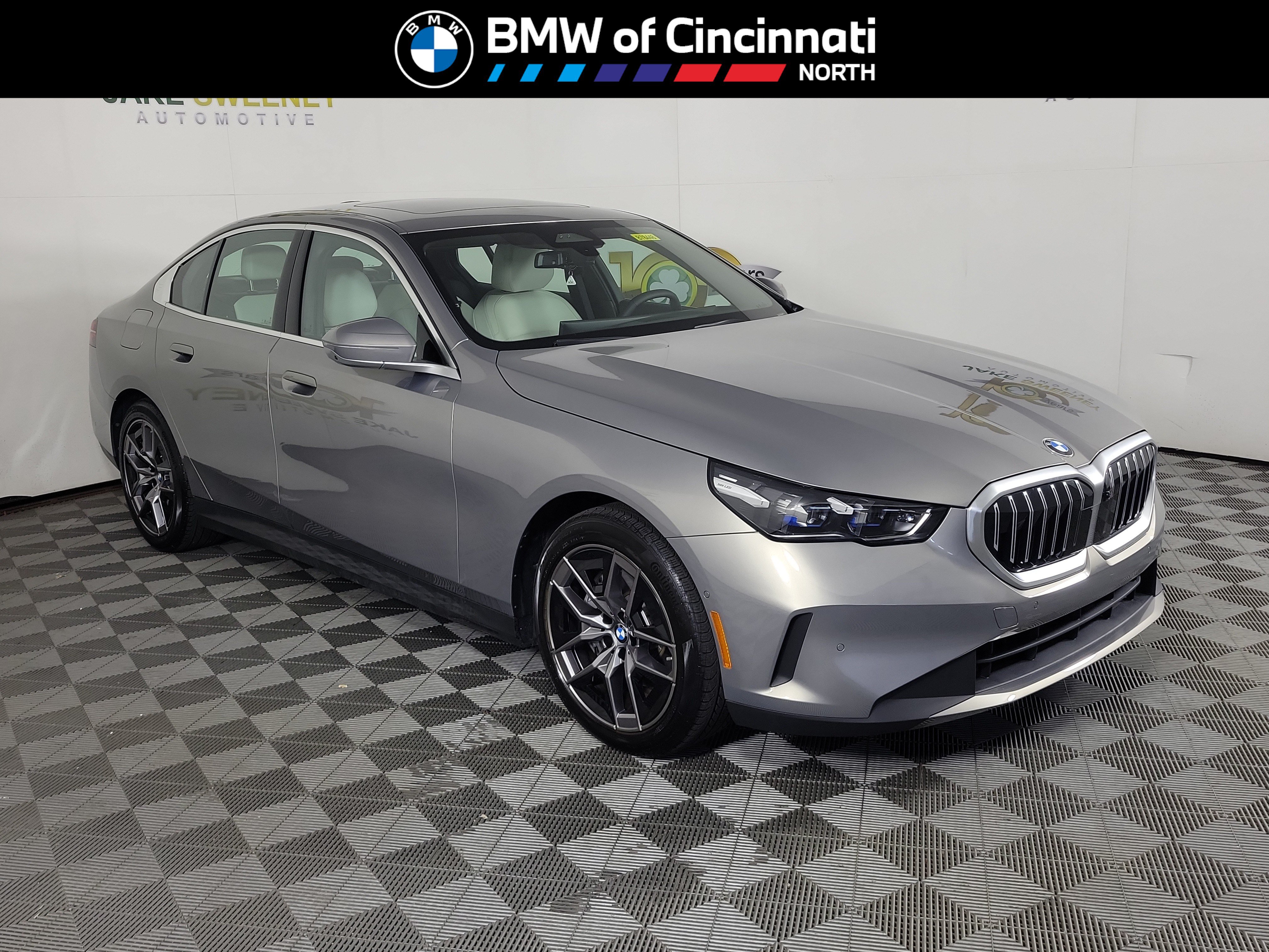 Certified 2026 BMW 540i xDrive w/ Premium Package AWD/4WD image 1