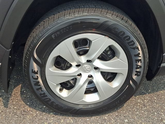 Used 2021 Toyota RAV4 LE AWD/4WD image 8