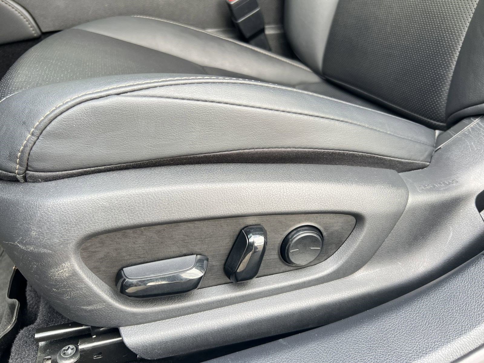 Used 2020 Lexus ES 300h w/ Accessory Package image 13