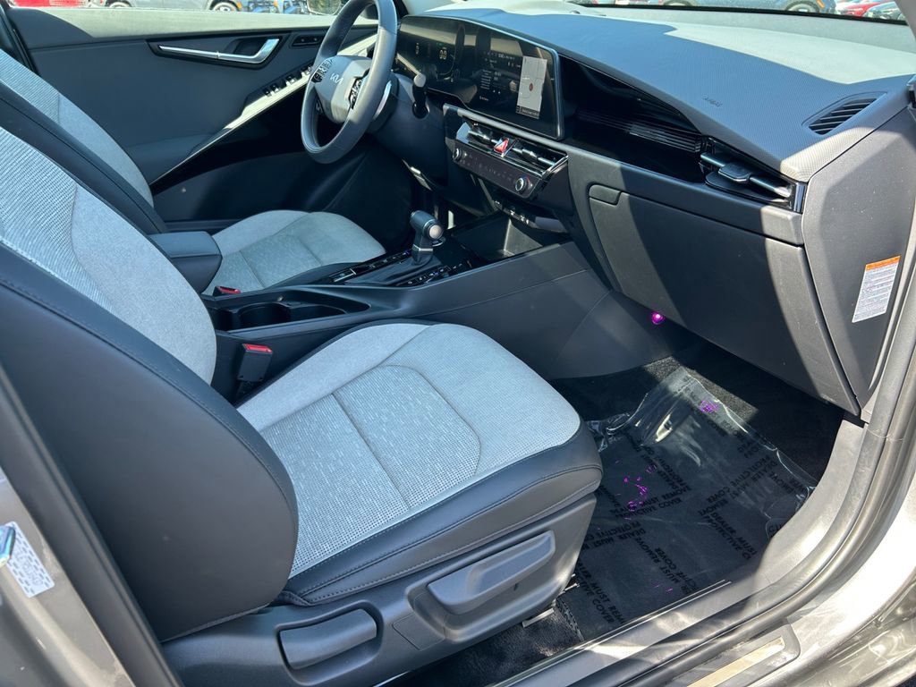 Used 2024 Kia Niro SX image 26