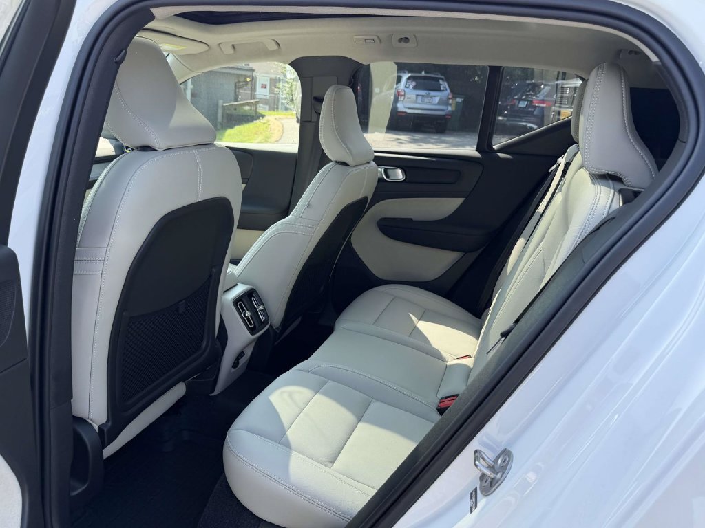 New 2026 Volvo XC40 B5 Ultra w/ Protection Package Premier AWD/4WD image 14