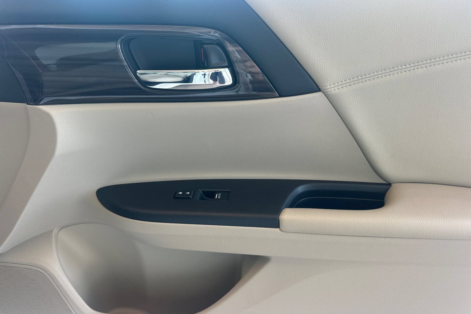 Used 2016 Honda Accord EX-L image 19