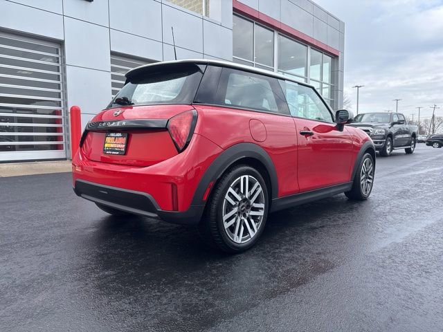 Used 2025 MINI Cooper 2-Door Hardtop image 7