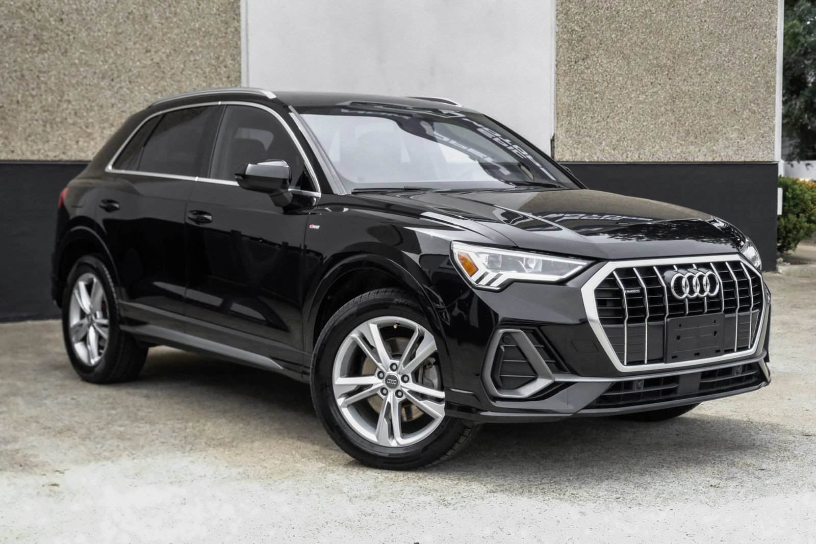Used 2020 Audi Q3 2.0T Premium Plus w/ Premium Plus Package AWD/4WD image 6
