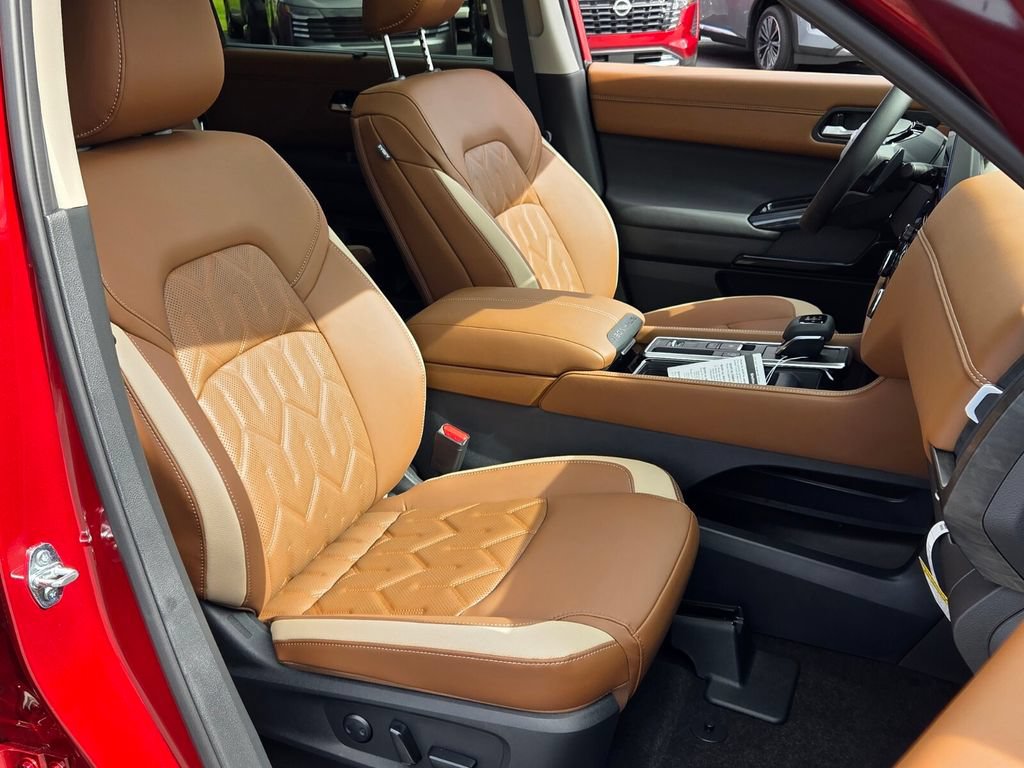 New 2026 Nissan Pathfinder Platinum FWD image 16