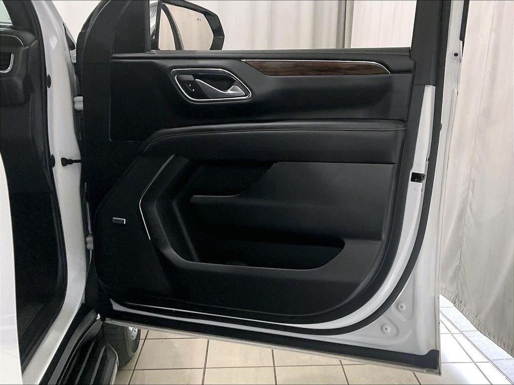 Used 2022 Chevrolet Tahoe Premier AWD/4WD image 12