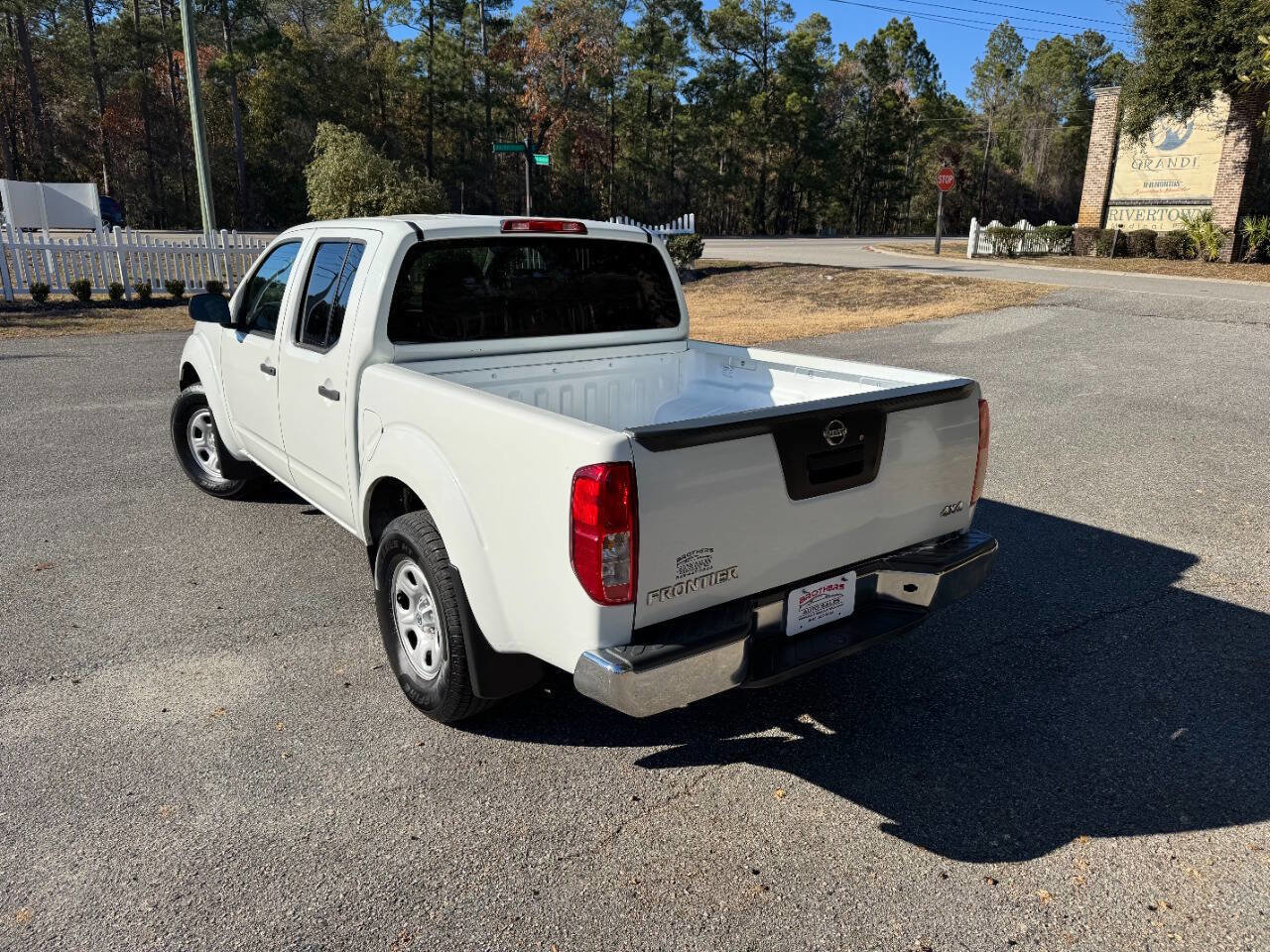 Used 2013 Nissan Frontier S image 4