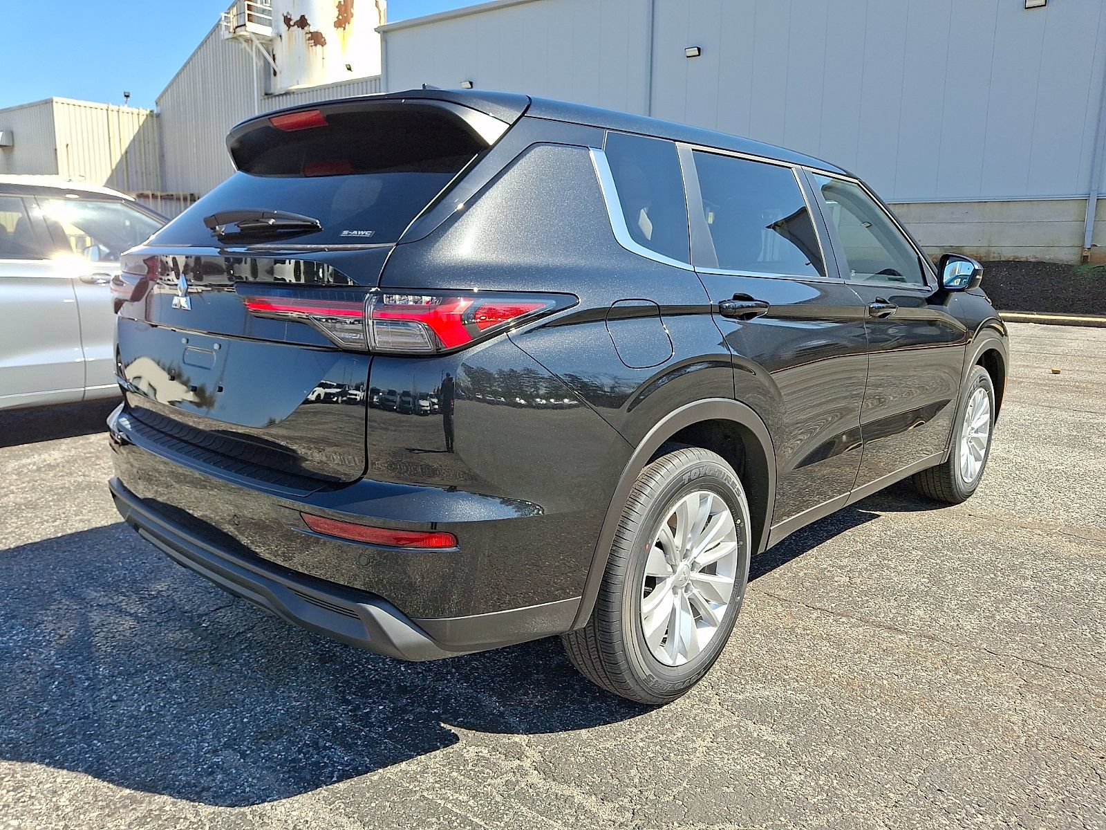 New 2026 Mitsubishi Outlander ES AWD/4WD image 7