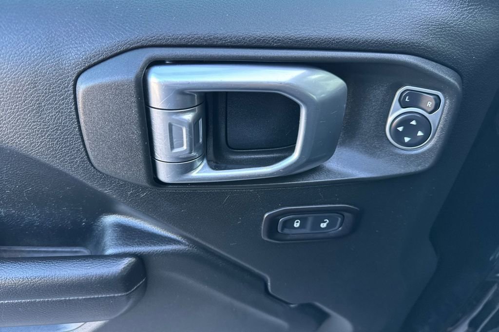 Used 2018 Jeep Wrangler Unlimited Rubicon image 14