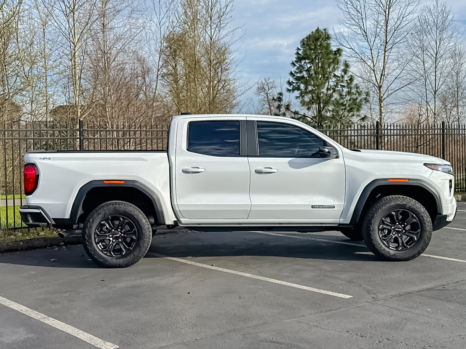 Used 2025 GMC Canyon Elevation AWD/4WD image 3