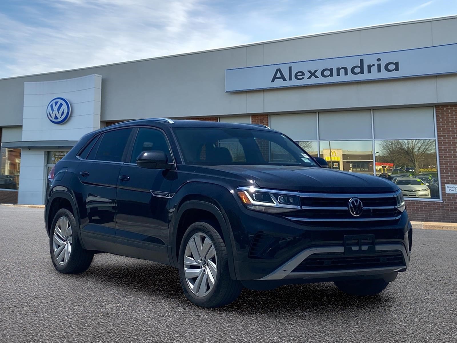 Used 2023 Volkswagen Atlas Cross Sport SE w/ Panoramic Sunroof Package