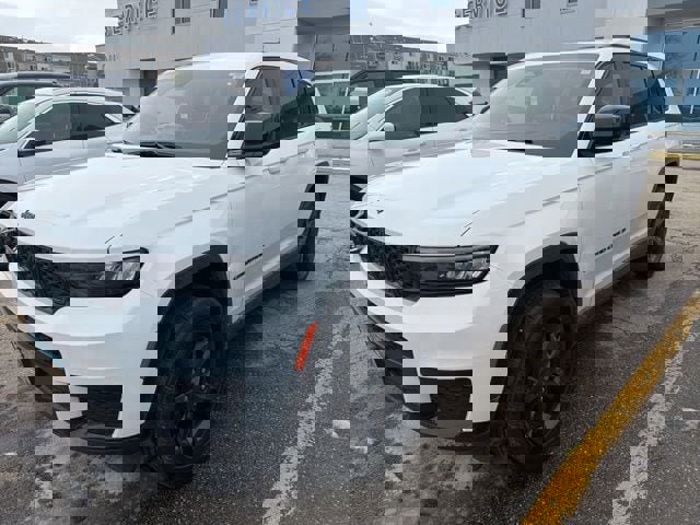 Used 2023 Jeep Grand Cherokee L Altitude image 4