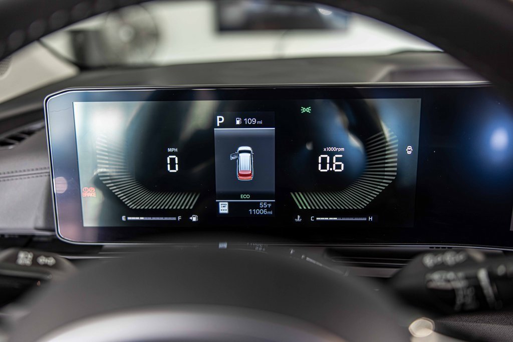 Used 2025 Kia Carnival EX image 22