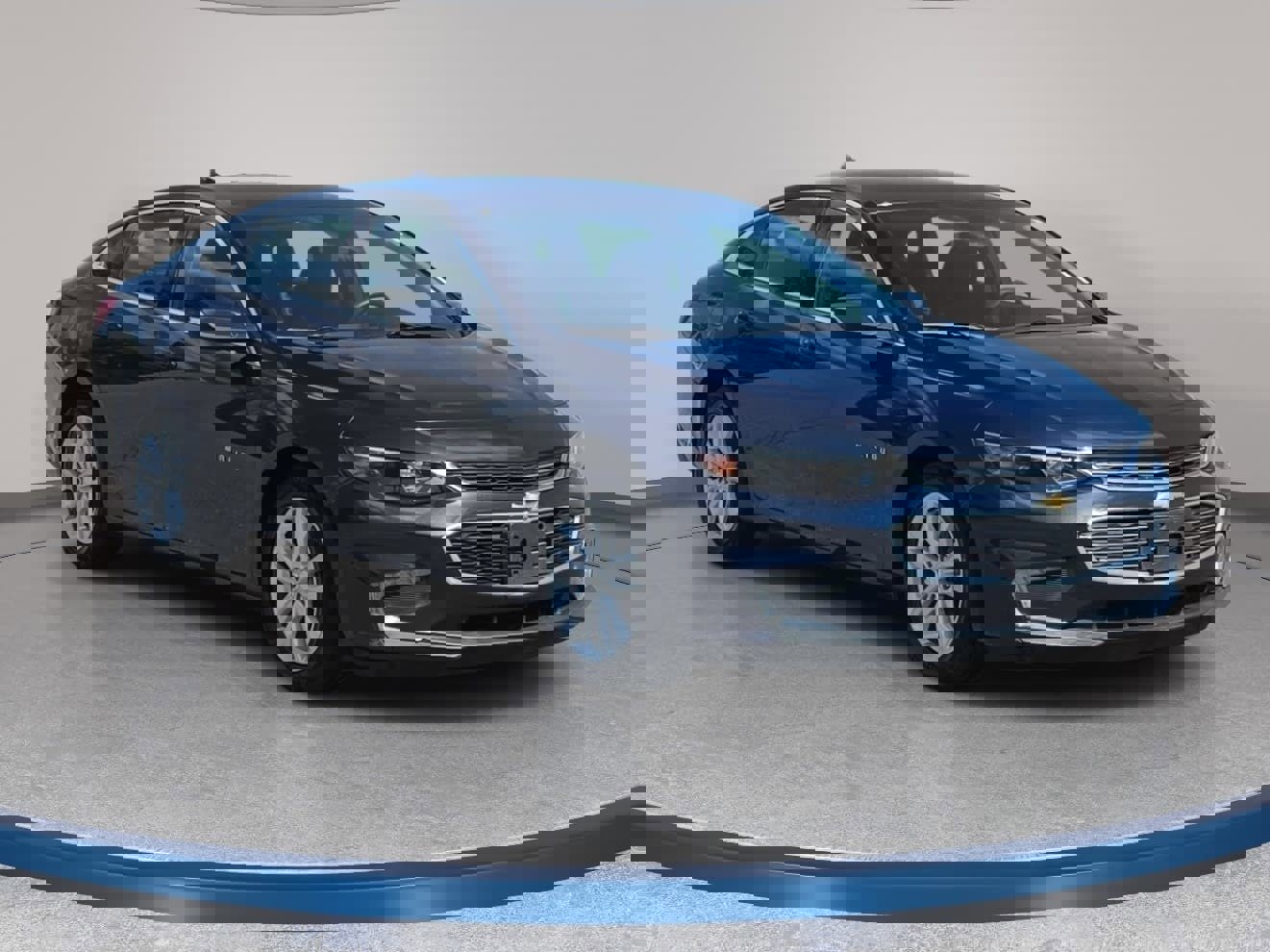 Used 2017 Chevrolet Malibu LT image 3