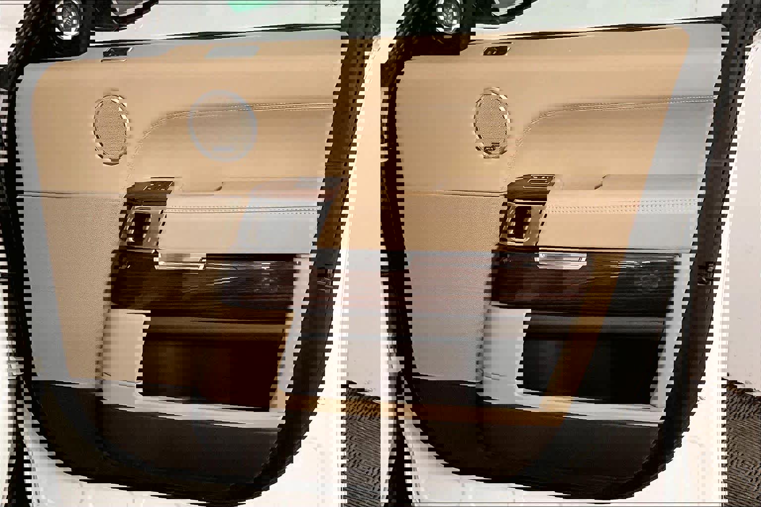 Used 2016 Land Rover Range Rover Supercharged image 23