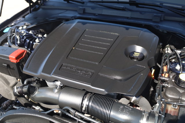 Used 2023 Jaguar XF R-Dynamic SE AWD/4WD image 9