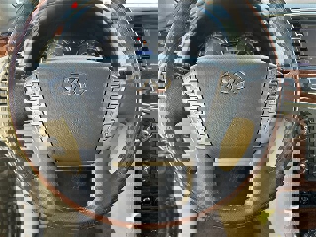 Used 2017 INFINITI QX80 Base w/ Deluxe Technology Package image 24