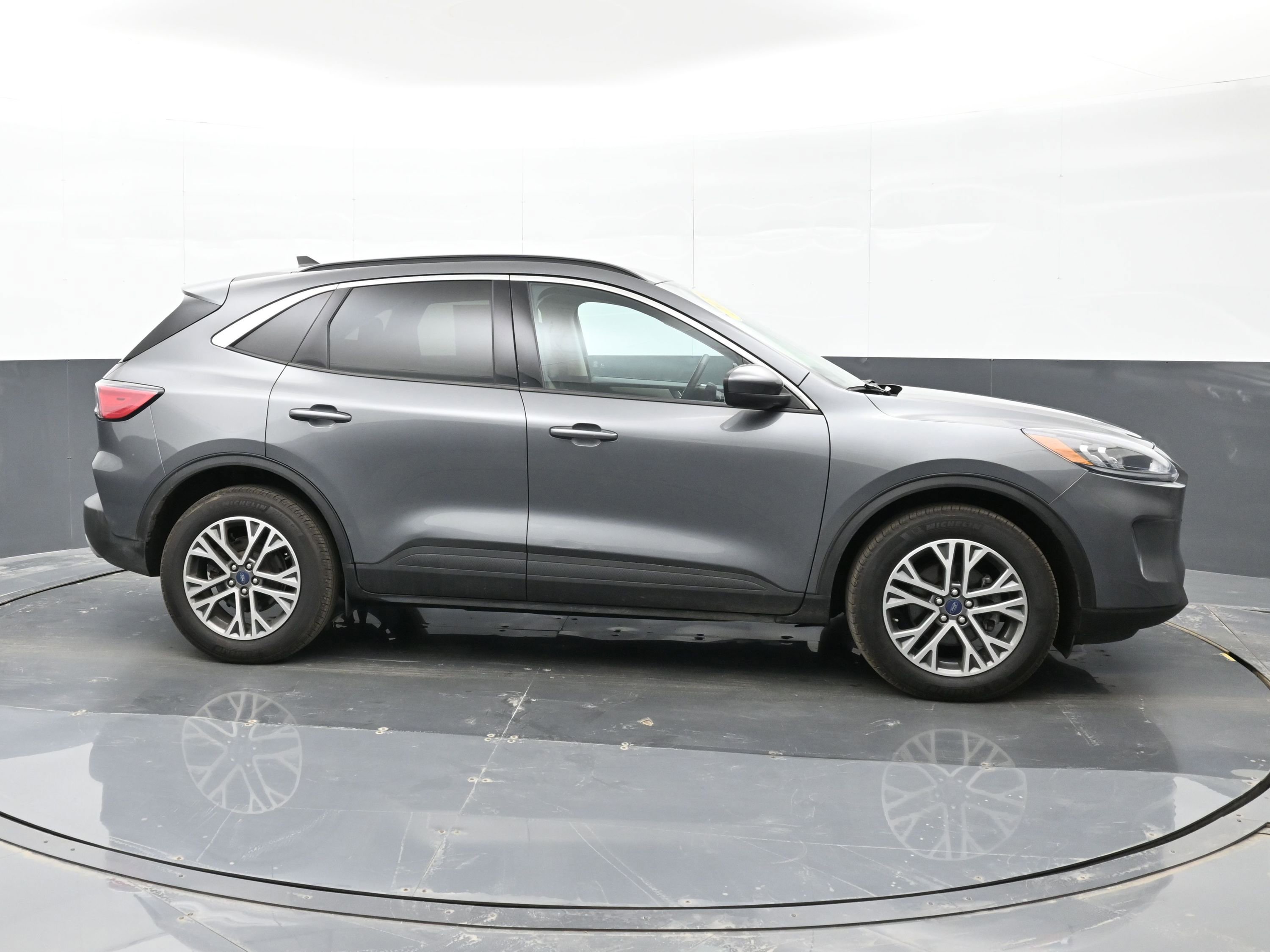 Used 2021 Ford Escape SEL image 9