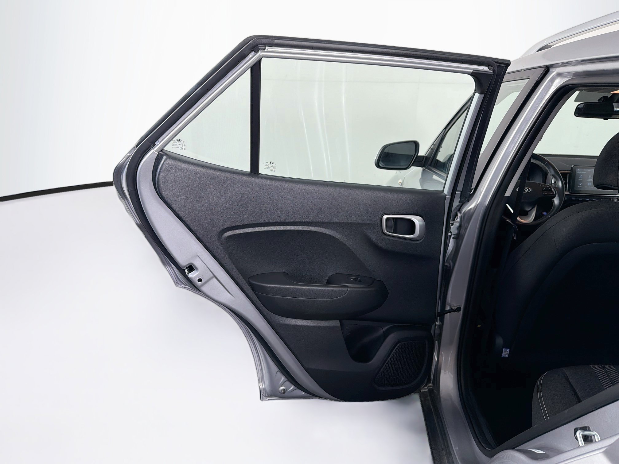 Used 2025 Hyundai Venue SEL FWD image 27