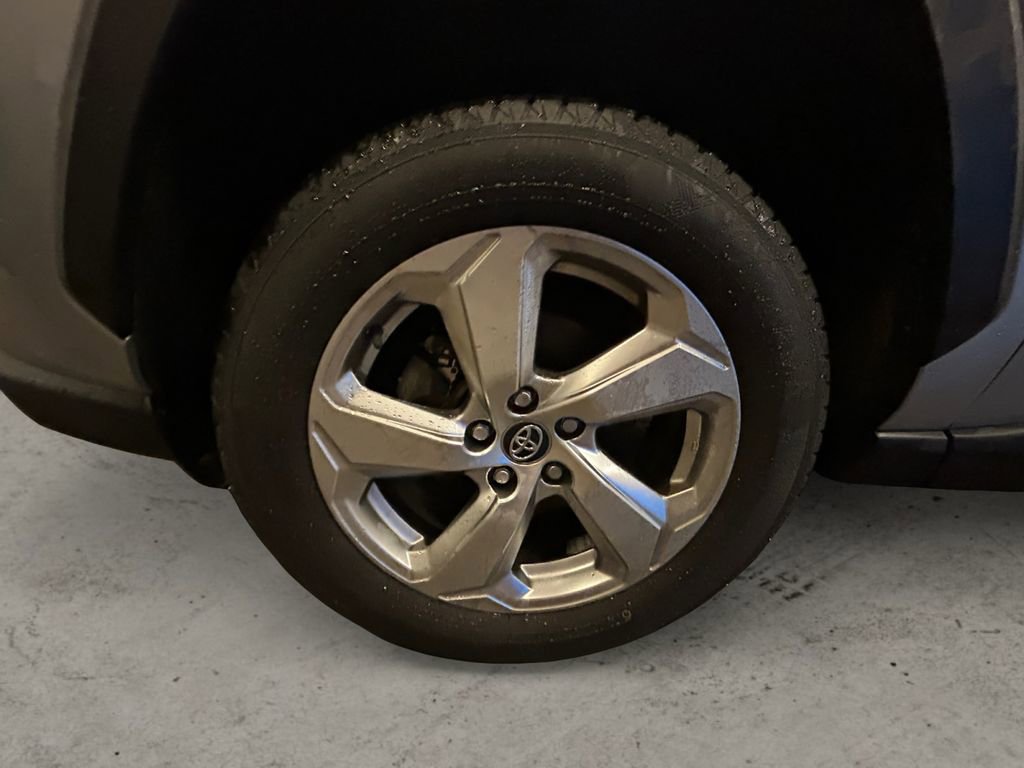 Used 2021 Toyota RAV4 Limited image 14