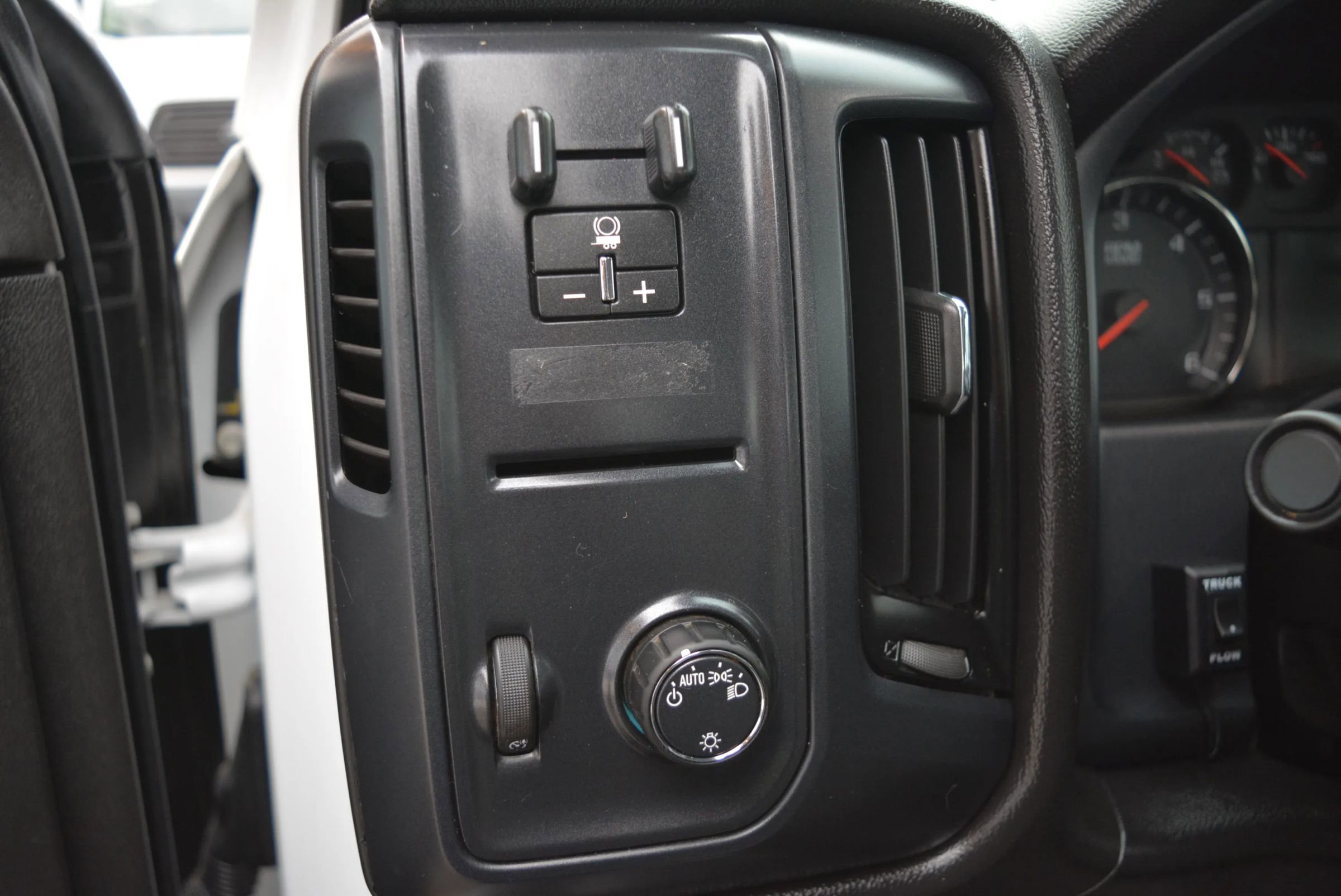 Used 2018 Chevrolet Silverado 2500 W/T image 17