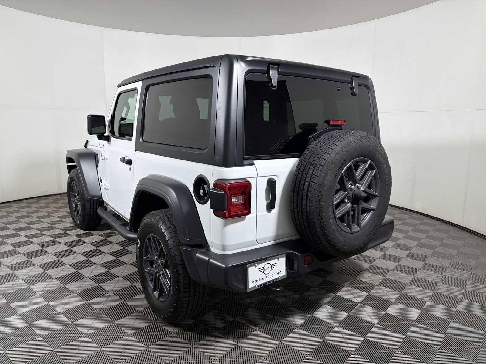 Used 2024 Jeep Wrangler Sport S image 5