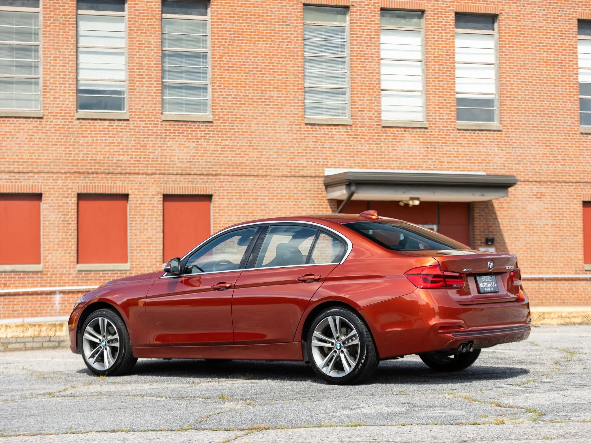 Used 2018 BMW 330i xDrive Sedan AWD/4WD image 11