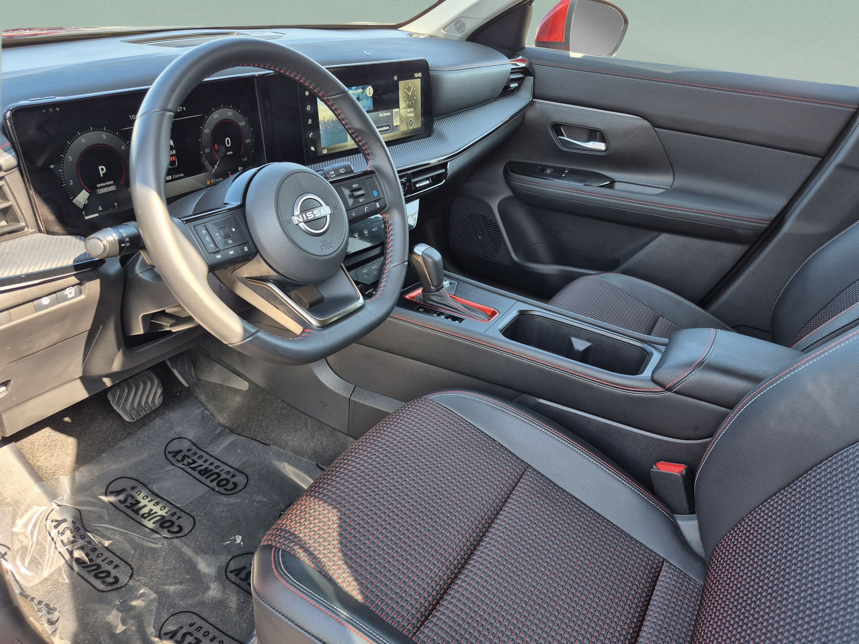 Certified 2025 Nissan Kicks SR FWD image 19