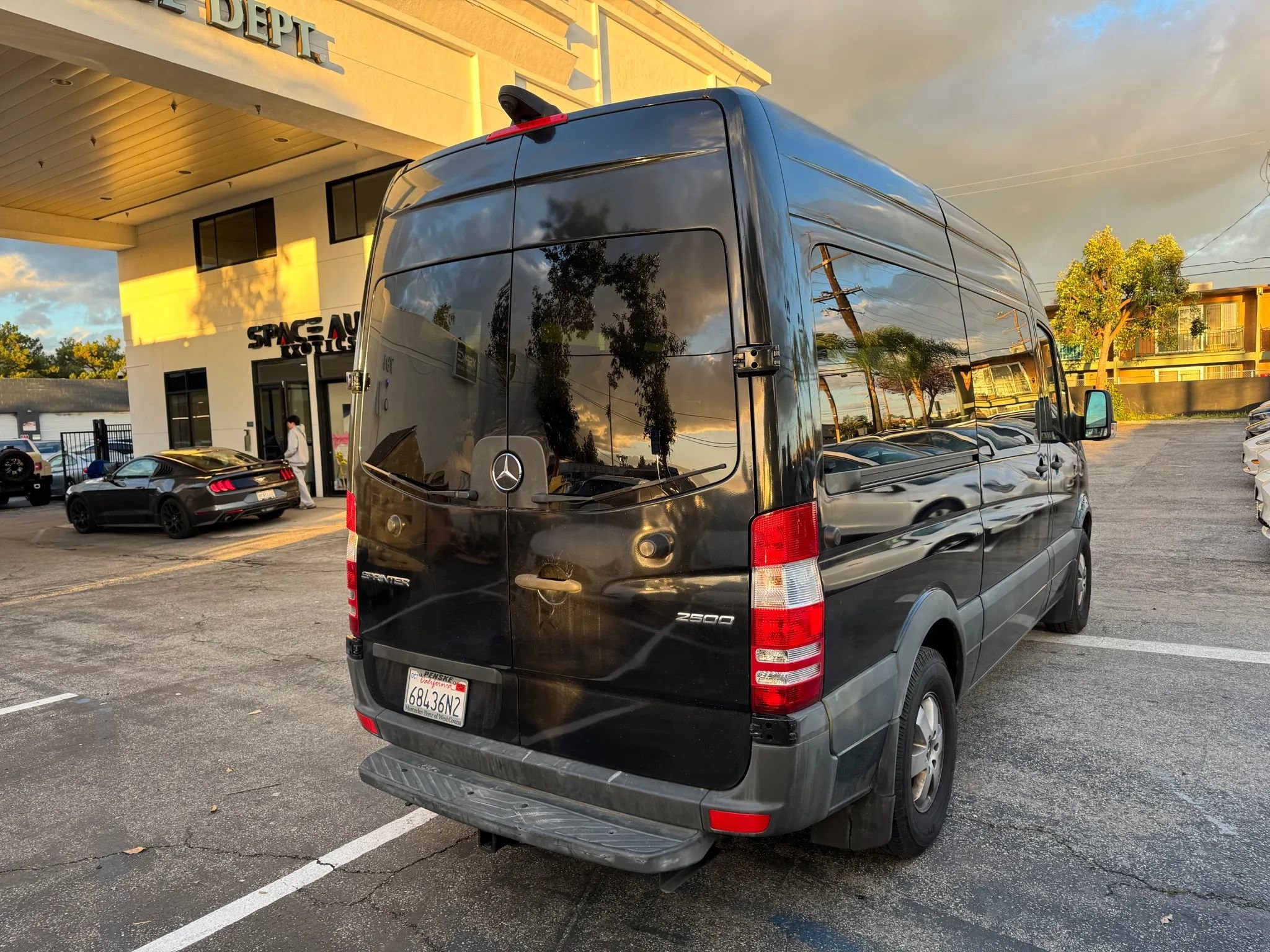 Used 2018 Mercedes-Benz Sprinter 2500 image 4