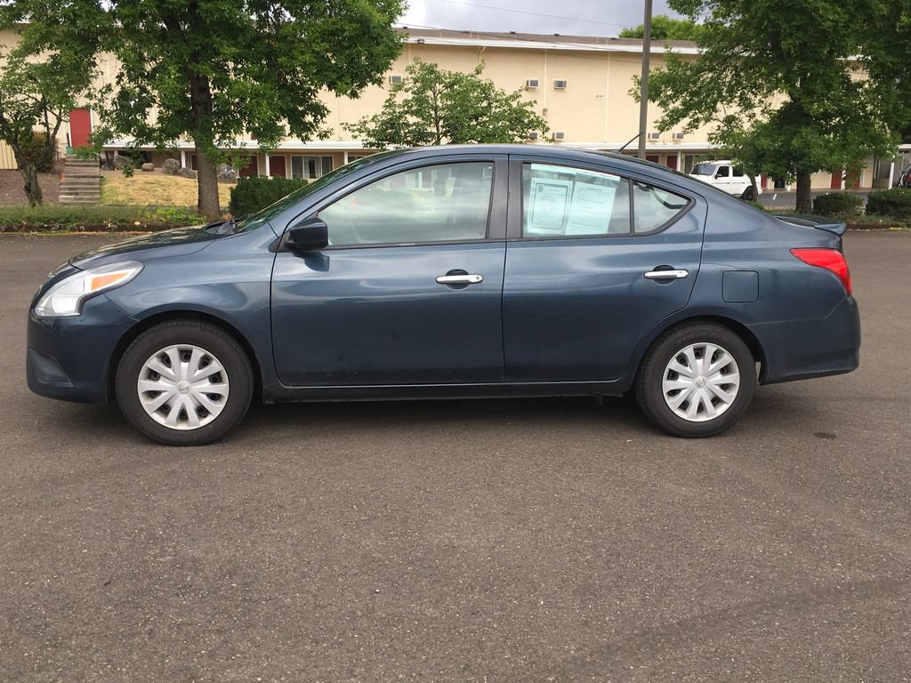Used 2017 Nissan Versa SV FWD image 3