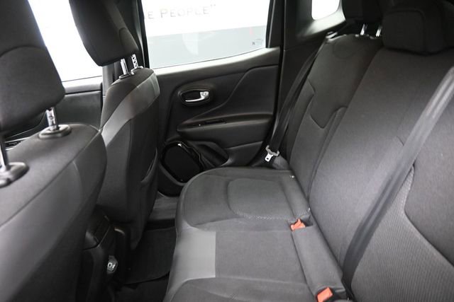 Used 2018 Jeep Renegade Altitude w/ UConnect 8.4 Nav Group AWD/4WD image 21