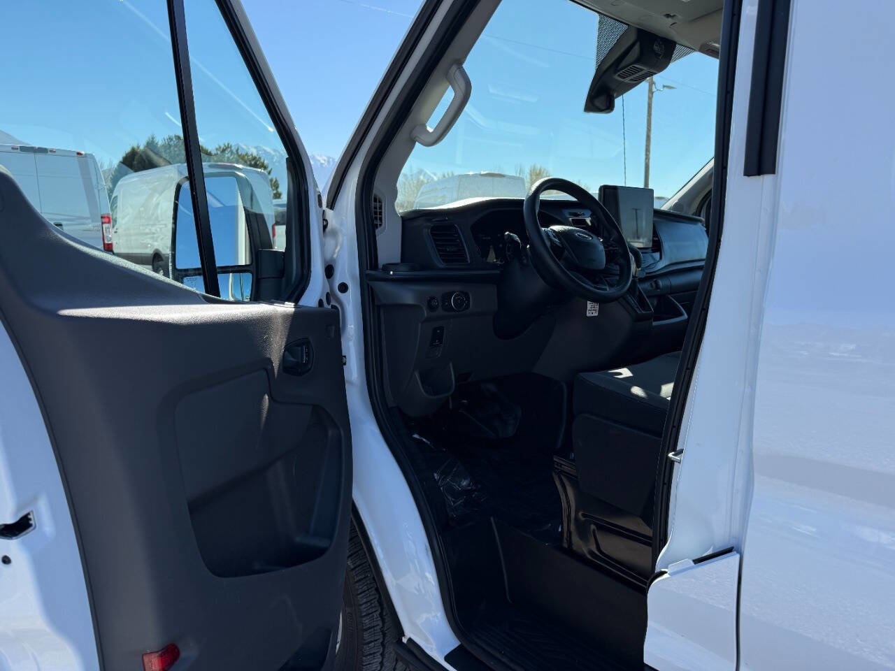 Used 2025 Ford Transit 250 250 AWD 3dr LWB Medium Roof Ca image 16