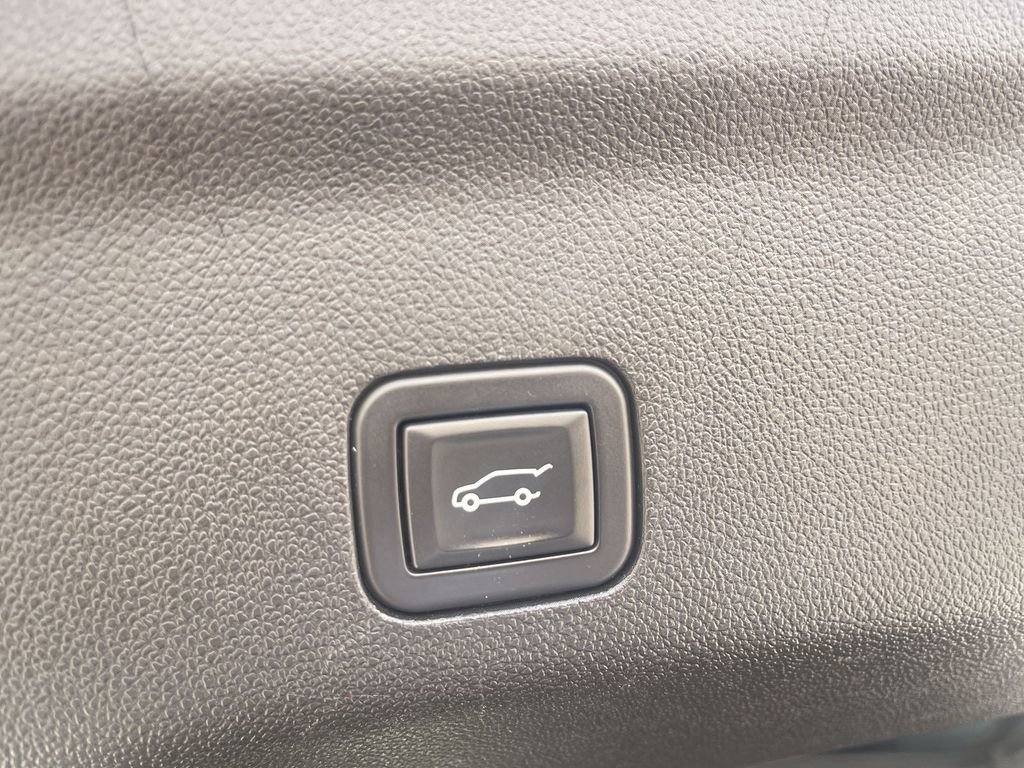 Used 2023 GMC Yukon SLT AWD/4WD image 6