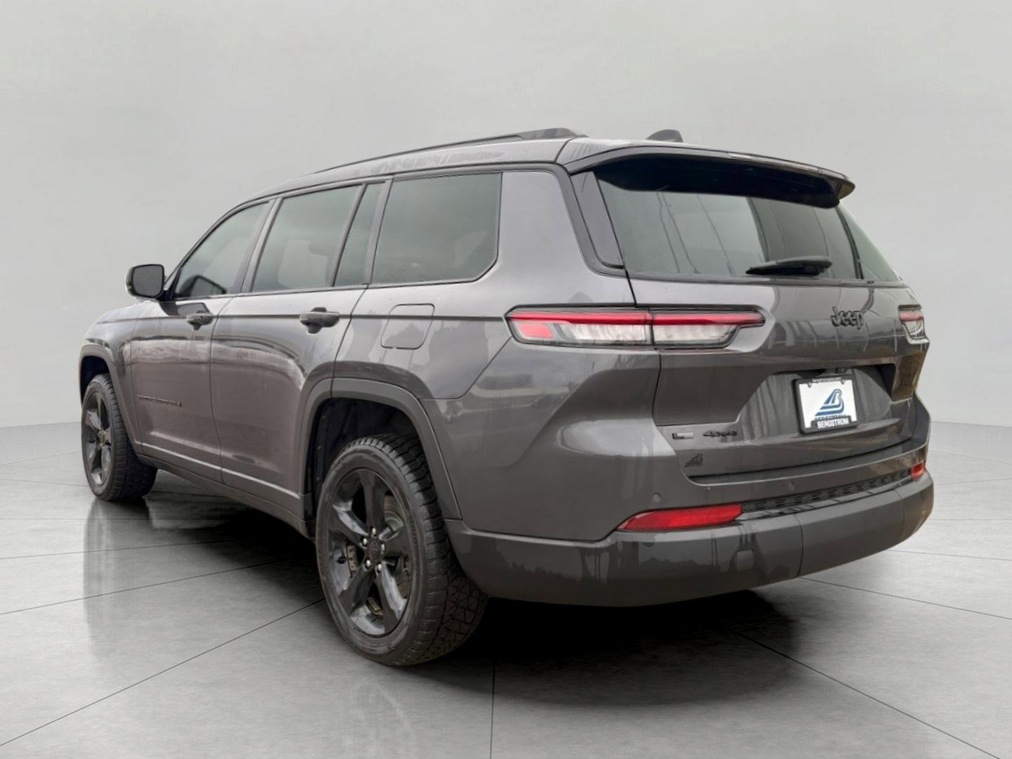 Used 2022 Jeep Grand Cherokee L Laredo image 6