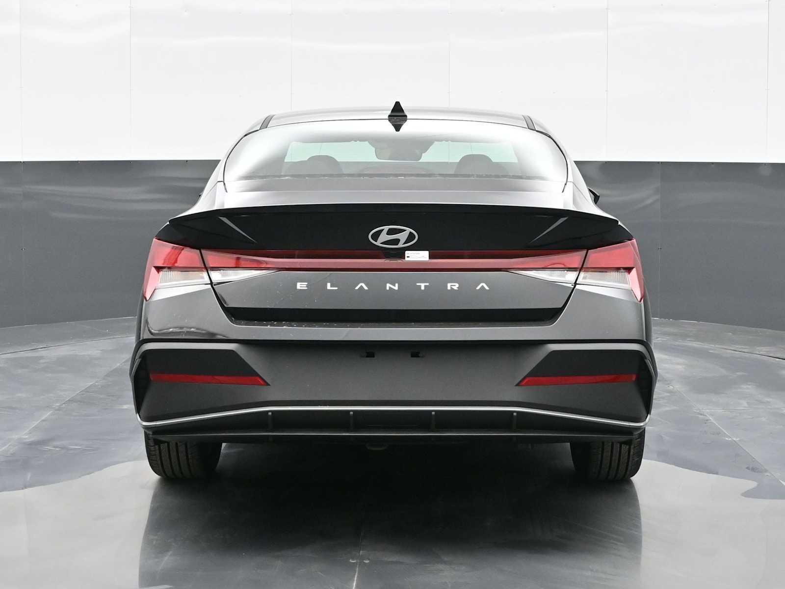 Certified 2025 Hyundai Elantra Sport w/ Cargo Package image 6