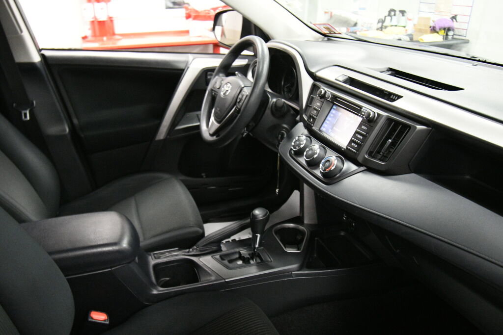Used 2017 Toyota RAV4 LE w/ All Weather Liner Package FWD image 27