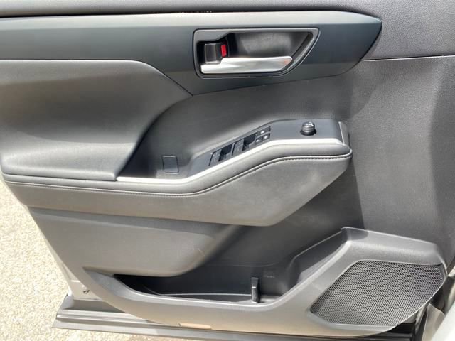 Used 2024 Toyota Highlander XLE image 13